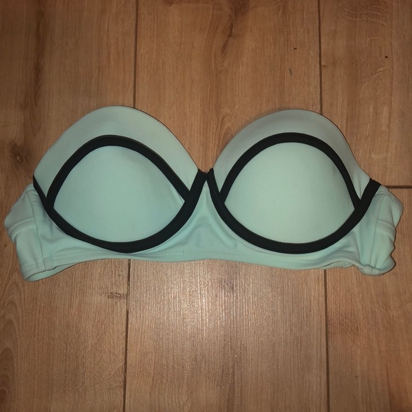 Never worn triangle bikini - Picture 1 of 3